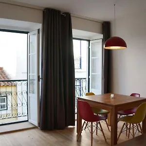 Two Bedroom In Historic Location! Close To The River Lisbon